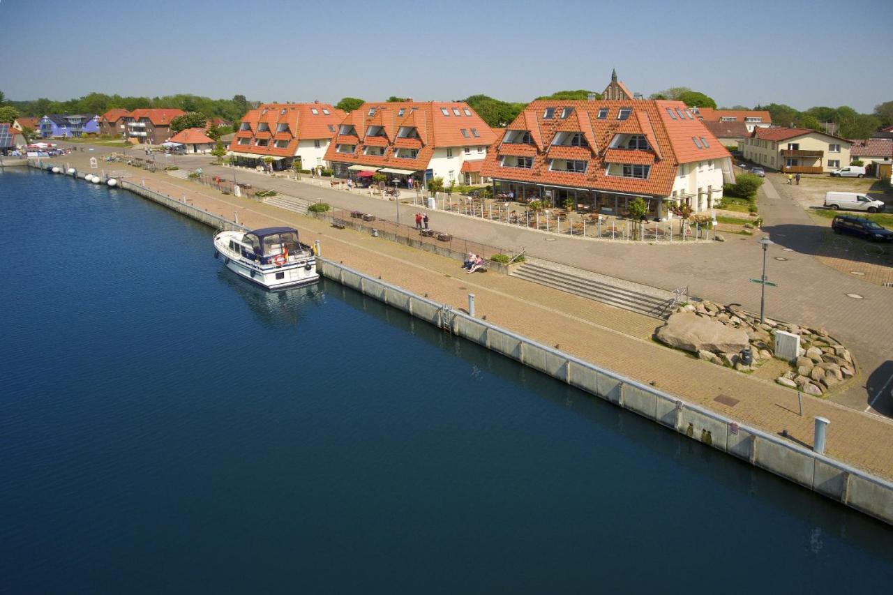 Hafennahe Ferienwohnung Mit Balkon Und Meerblick - Hafenhaeuser Wiek Wohnung 14 Wiek auf Rügen Exteriör bild